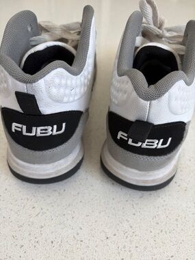 FUBU White and Gray Athletic Low-Top Sneakers Men’s 7 or for youth